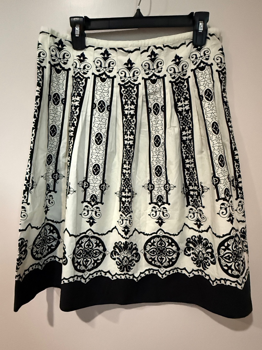 Nine West Black and Cream Printed A-Line Skirt, size 10